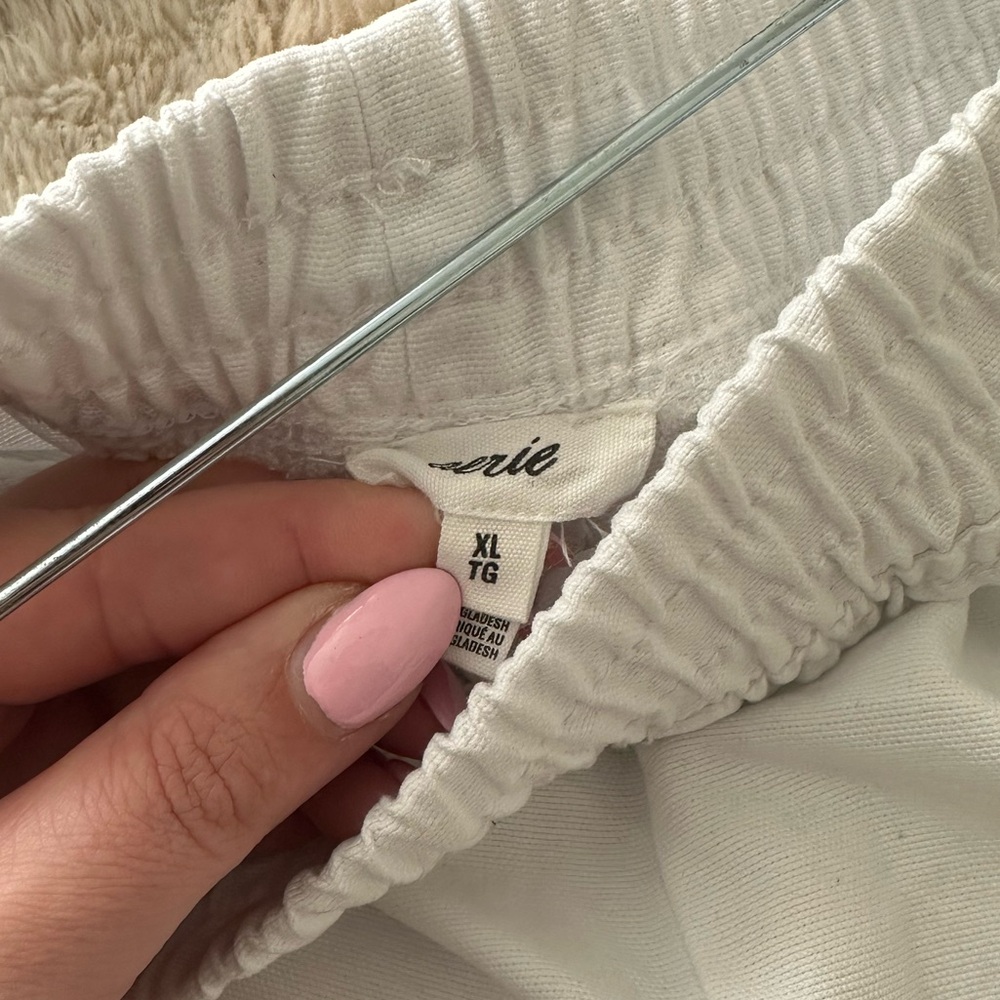 Aerie White Shorts with Elastic Waistband - Picture 3 of 4